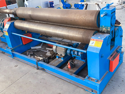 卷板机